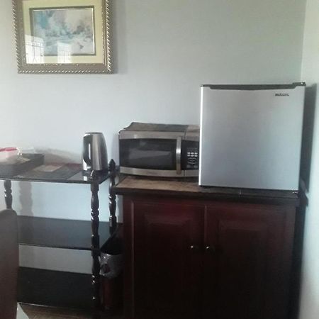 Derick'S Inn Piarco Luaran gambar