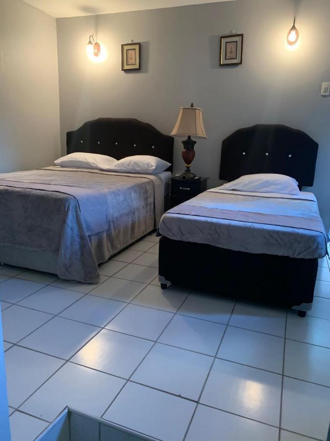 Derick'S Inn Piarco Luaran gambar