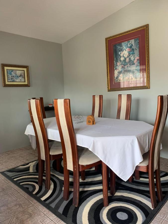 Derick'S Inn Piarco Luaran gambar