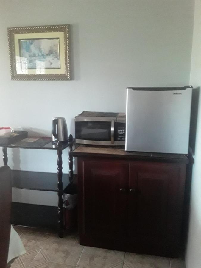 Derick'S Inn Piarco Luaran gambar
