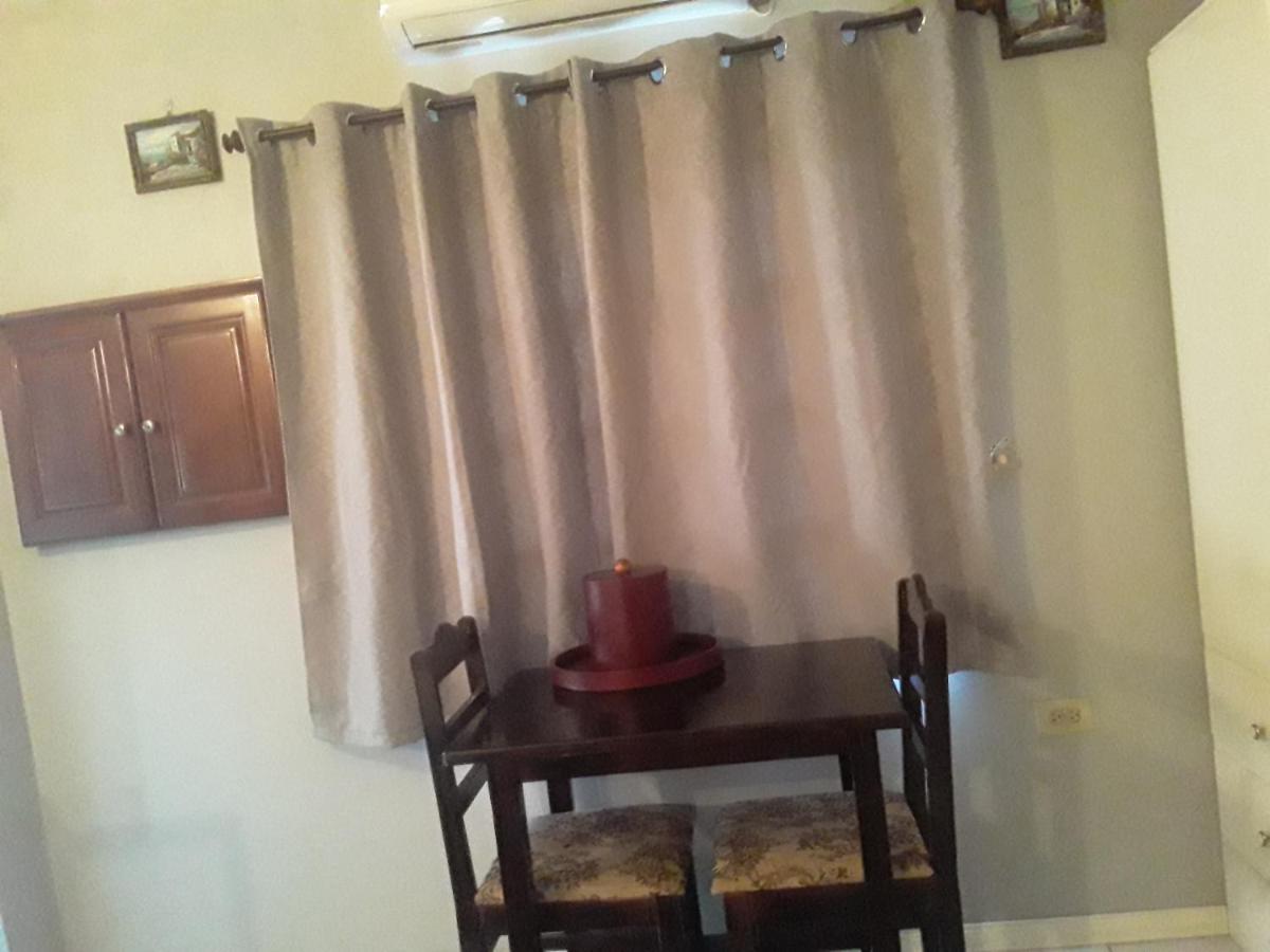 Derick'S Inn Piarco Luaran gambar